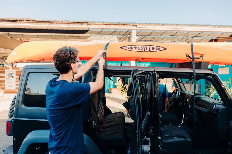 Active Oahu staff tighten the straps