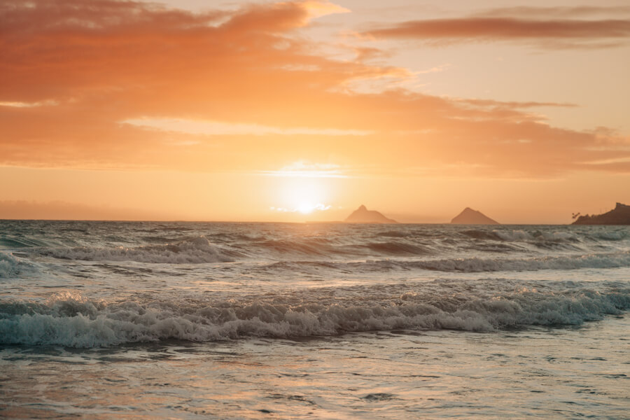 A sunset on the ocean