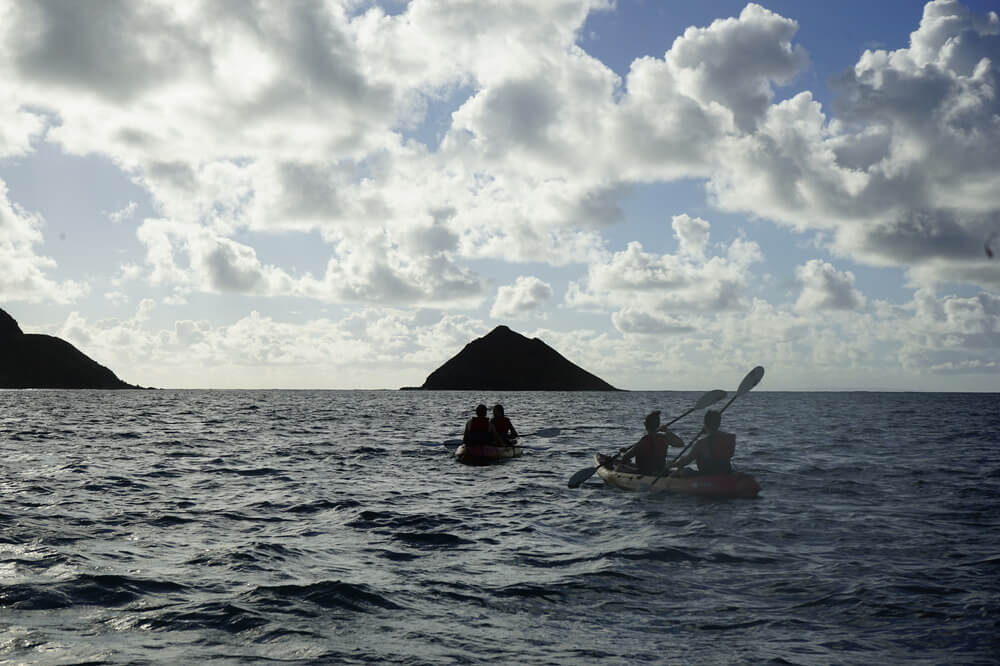 people kayaking to the Mokulua Islands on Oahu using tandem kayak rentals from Active Oahu